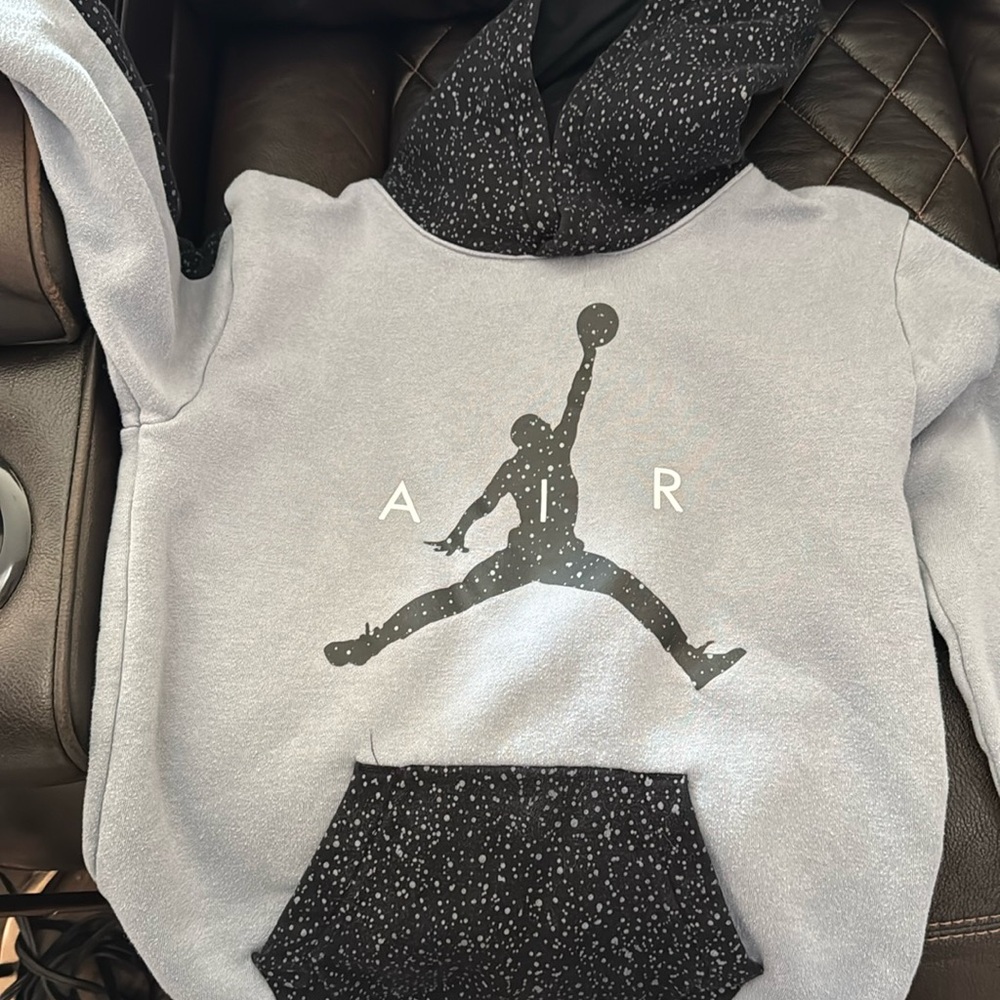 Boys Jordan sweatshirt hoodie on grey color soze Medium